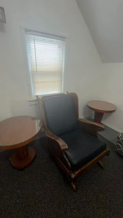 Chair and 2 end tables