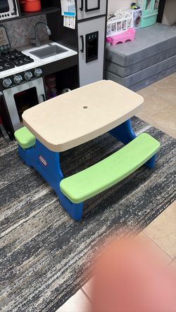 Kids picnic table Little tikes
