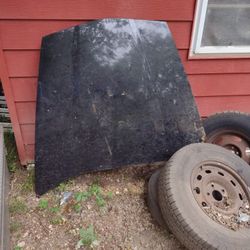 80 To 81  Corvette Hood Needs Minor Repairs