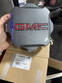 2023 GMC 2500 Center Cap Gray