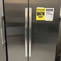 Like NEW- Whirlpool Side-by-Side Refrigerator