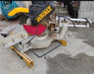 DeWalt Compound Miter Saw