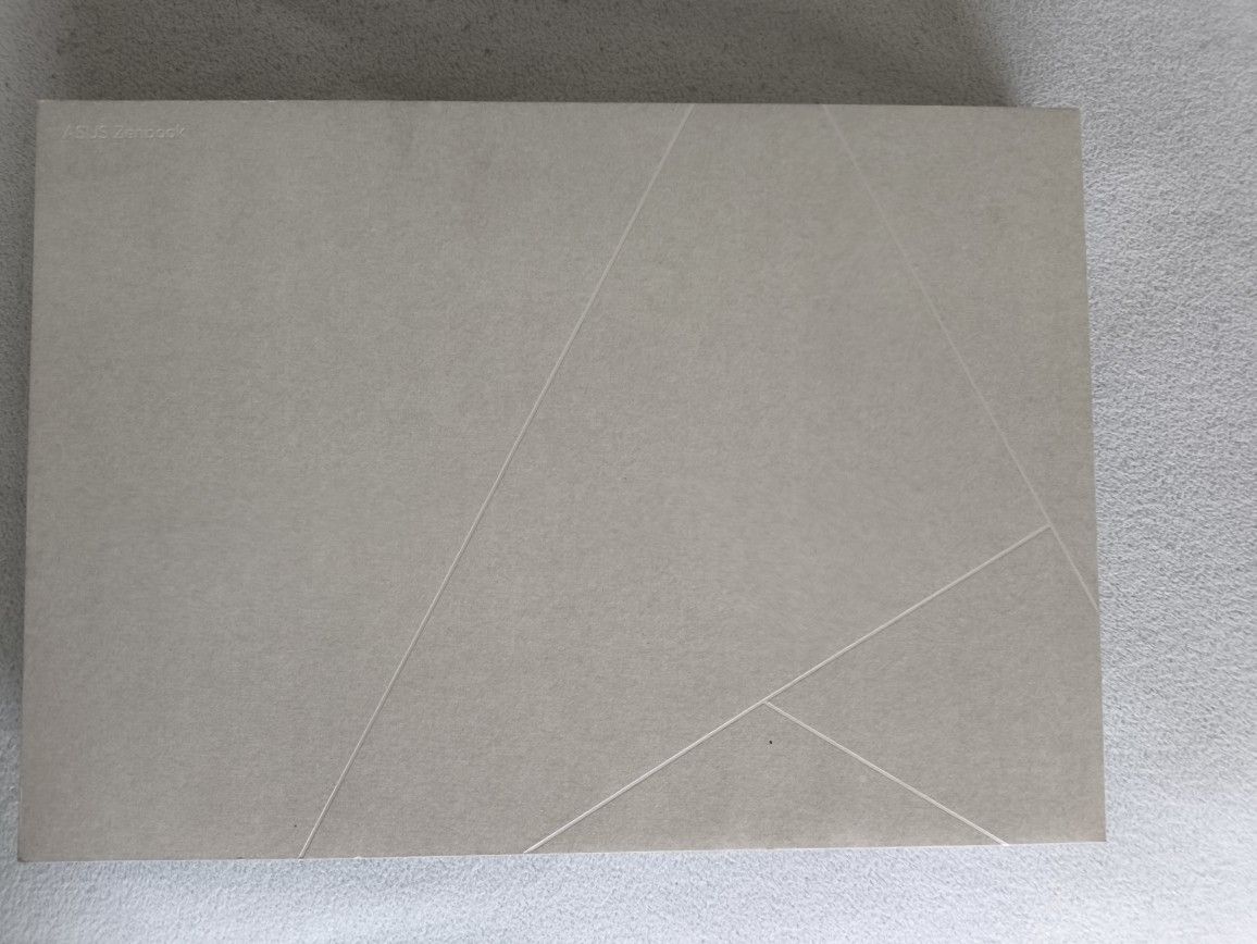 Laptop Asus Zenbook S 16 touch screen