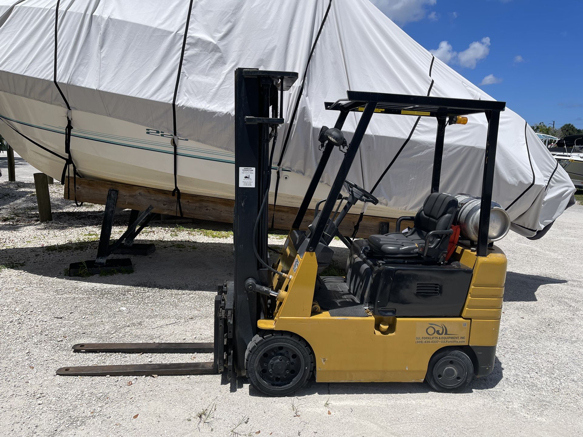 Very nice Cat 3500lb Three Stage Forklift   Works Perfect   $12,000 