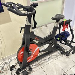 Sunny Health & Fitness Indoor Cycling Bike stationary workout Fitness Equipment– Excellent Condition 