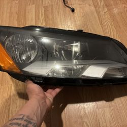 2011-2015 Volkswagen Passat Right Headlight 