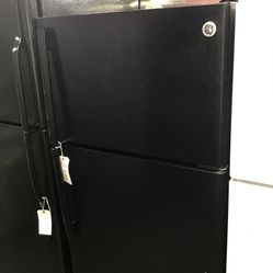 GE 16 Cu Ft Top And Bottom Fridge. 1 year Warranty 