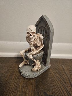 Funny Halloween skeleton bathroom statue
