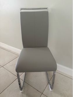 4 Chairs