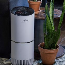 BRAND NEW / In Box: Hunter 670 HEPA Air Purifier