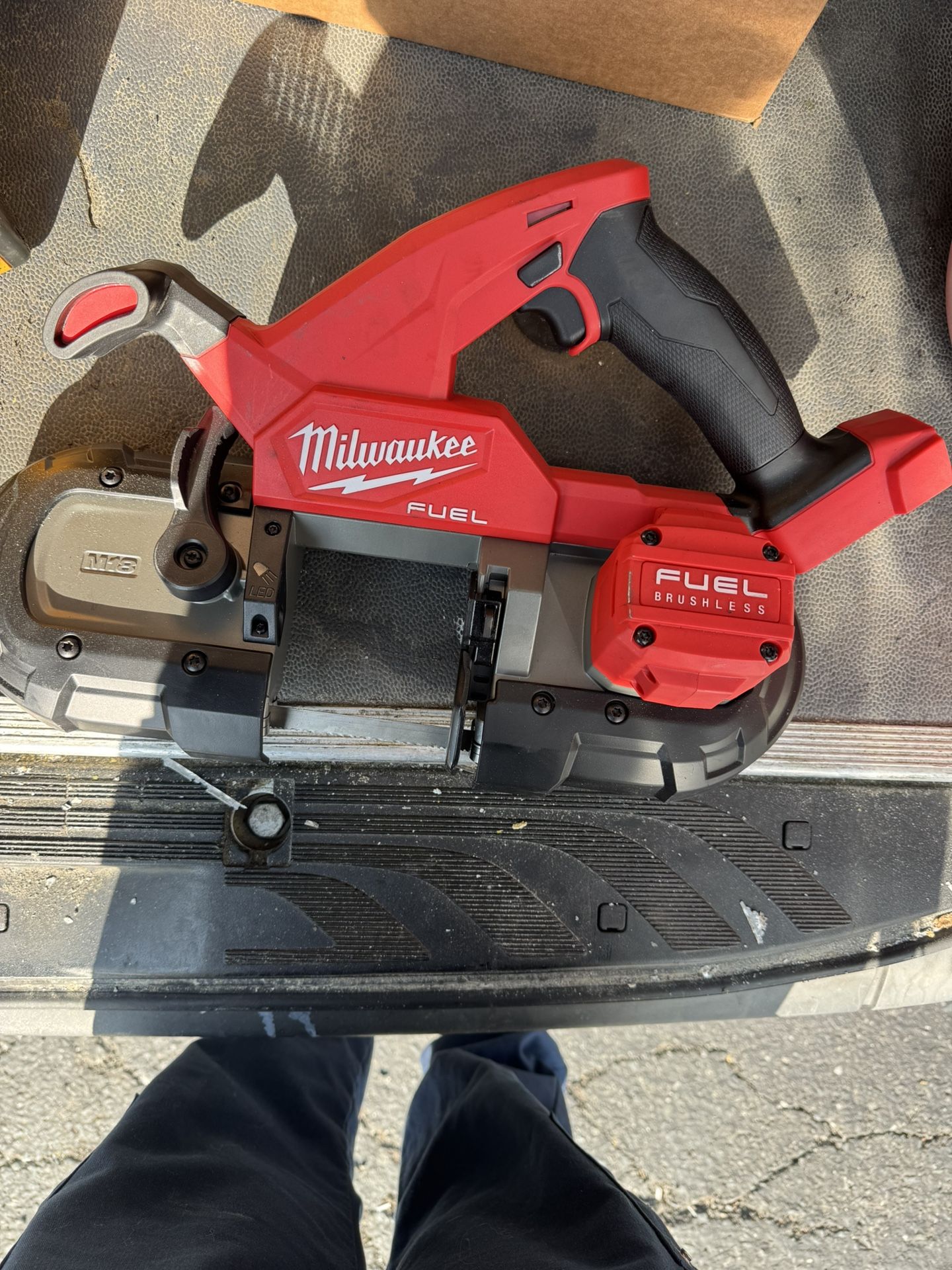 Milwaukee Bandsaw