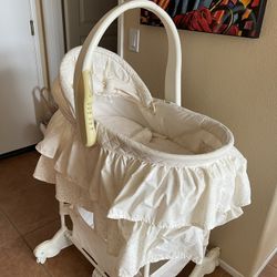 Bassinet With Music And Light Good Condition 