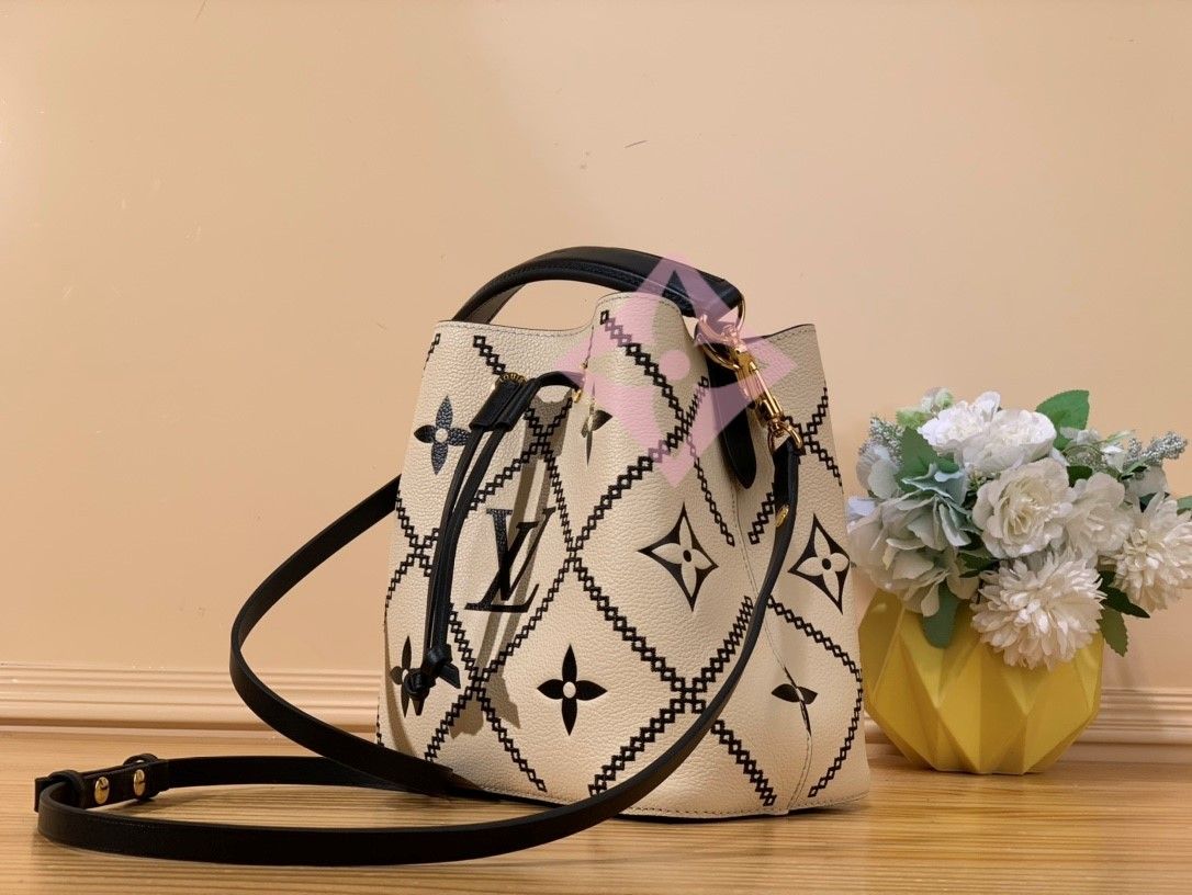 Louis Vuitton NeoNoe BB M46023 White Bag 20x20x13cm