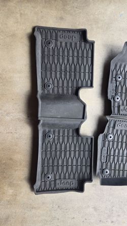 2023 Jeep Grand Cherokee Rubber Floor Mats