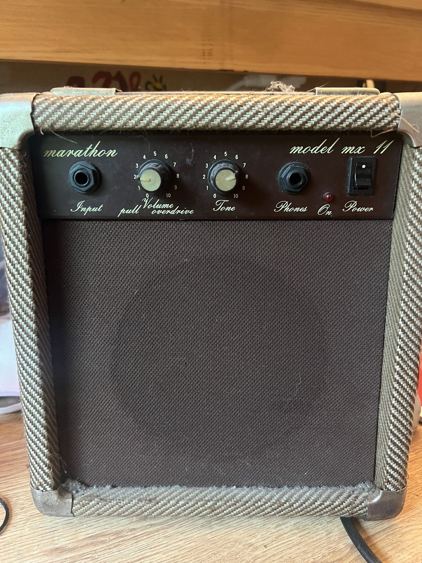 MARATHON MX 11 GUITAR AMP