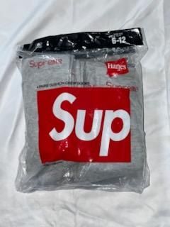 Supreme x Hanes Crew Socks 4-Pack