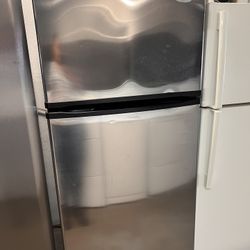 Top Freezer Refrigerator Stainless Steel Pre Owned Used Second Hand 