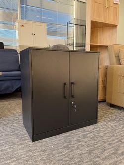 ✨Metal Storage Cabinet✨Black Sturdy storage cabinet designed for garages, basements, or home use. Features a sleek handle design and secure lockable d