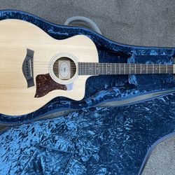 Taylor 214CE Acoustic Guitar w case