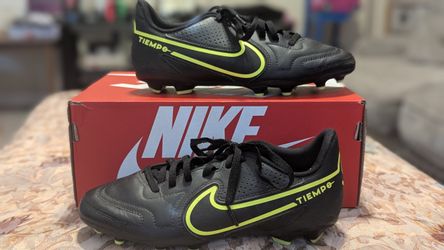 *EUC* Nike Tiempo Legend 9 Club MG