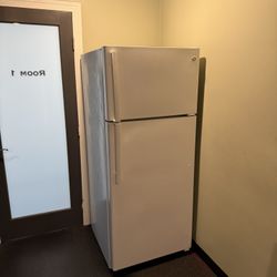 GE Refrigerator 