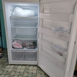 GE FREEZER UPRIGHT