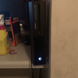 Xbox 1 ( Comes With 2k22,madden22….