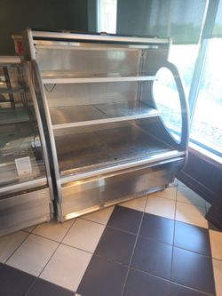 Cold fridge show items grab and go