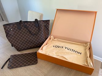 Louis Vuitton Neverfull MM in Damier Ebene with the Rose Ballerine pink interior, zippered pouch included