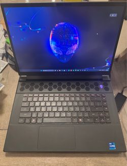 Alienware m16 R1 Gaming Laptop Intel Core i7, NVIDIA RTX 4070, 1 TB SSD, 16 GB RAM