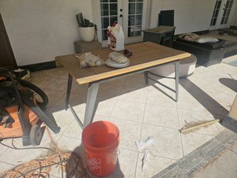 Table With 4 Plastic/Wooden Chairs