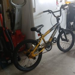 Kent Rampage BMX Bike Gold Black 20in Caliper Brakes Pegs BMX Bar Steel