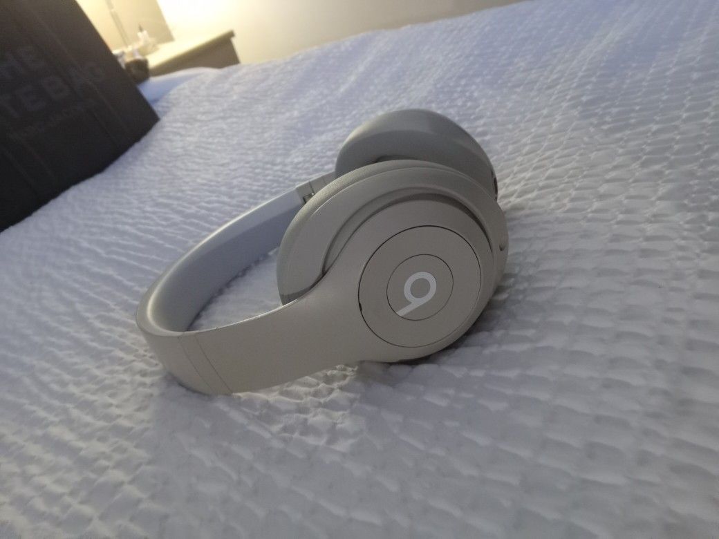 Beats Studio Pro Wireless Headphones (Sandstone)