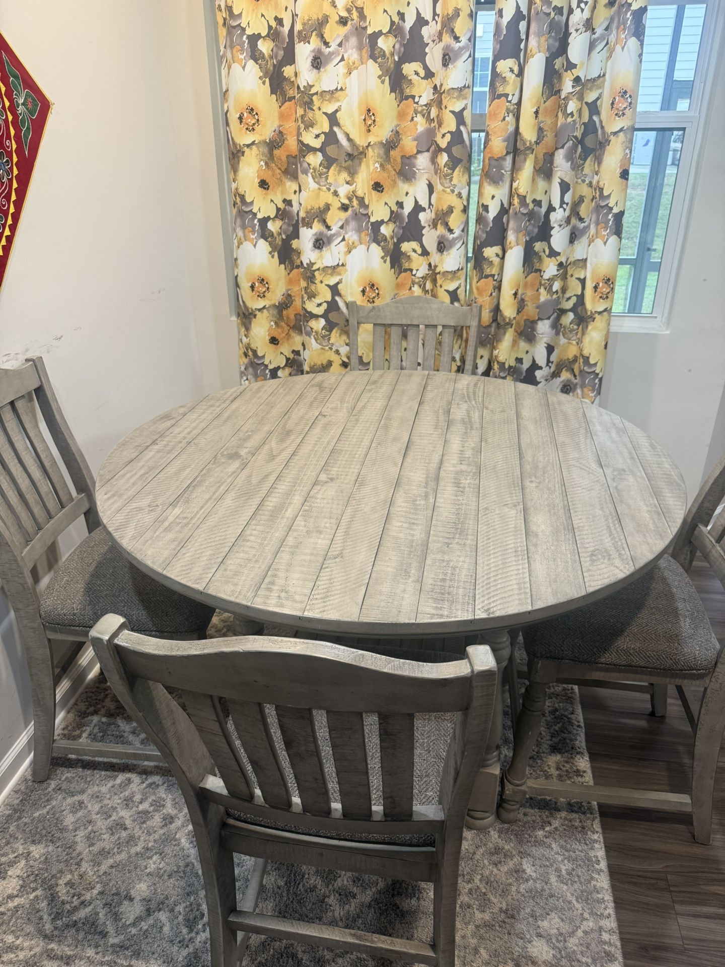 Dinning Table With 4 Chairs