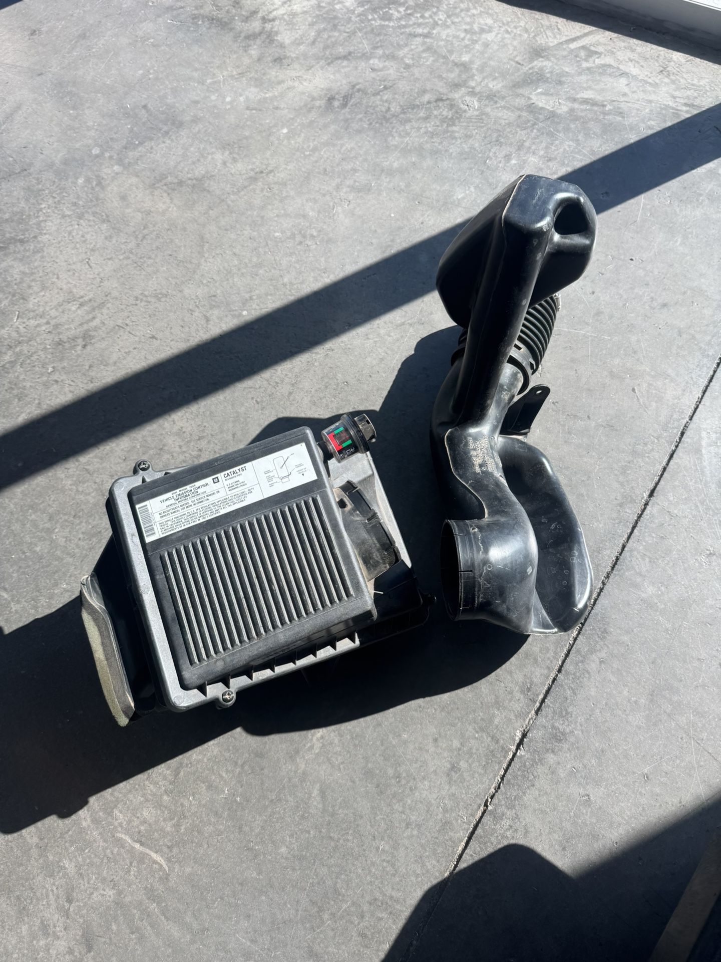 Chevy GMC Air Filter Housing Box Intake