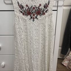 Francesca’s Dress White With Flowers 
