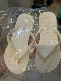 Old Navy Brand - White Flip Flops - Size: 5
