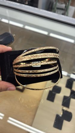 14k   3.6 g.       $4,200