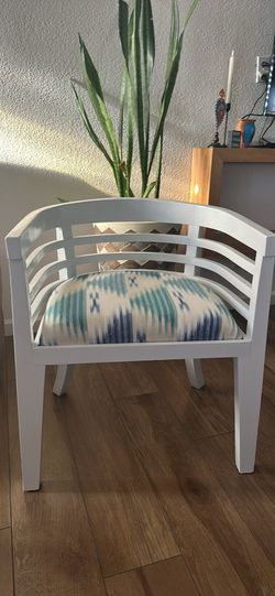 Solid wood barrel chair