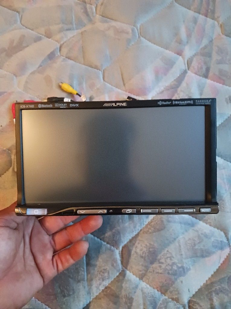 ALPINE TOUCHSCREEN RADIO