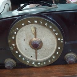 Vintage Zenith Bakelite Radio I