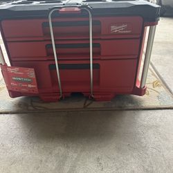 Milwaukee PackOut Box