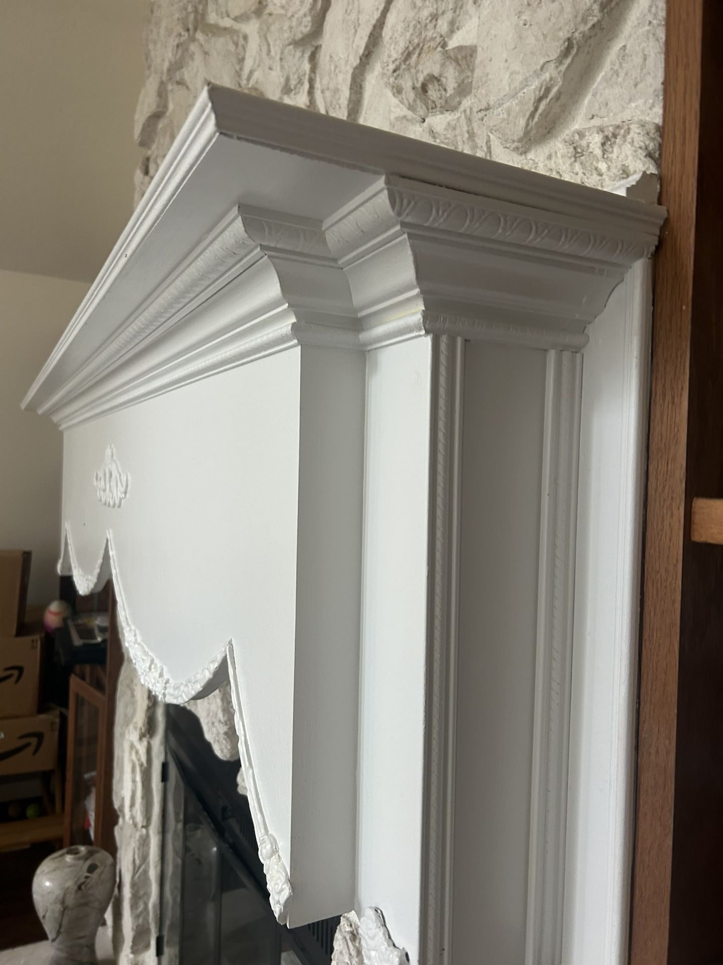 Fireplace mantle in excellent condition