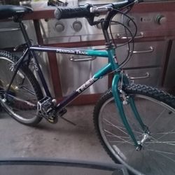 Nice Bike TREK MOUNTAIN TRACK TIRES Size 26 FRAME SIZE MEDIUM 