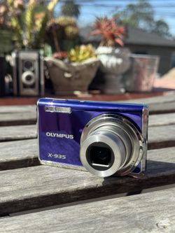 Vintage Olympus Y2K Digicam 
