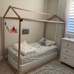  Wooden Canopy Bed Frame-Twin 