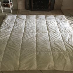 Queen/ Full White Comforter