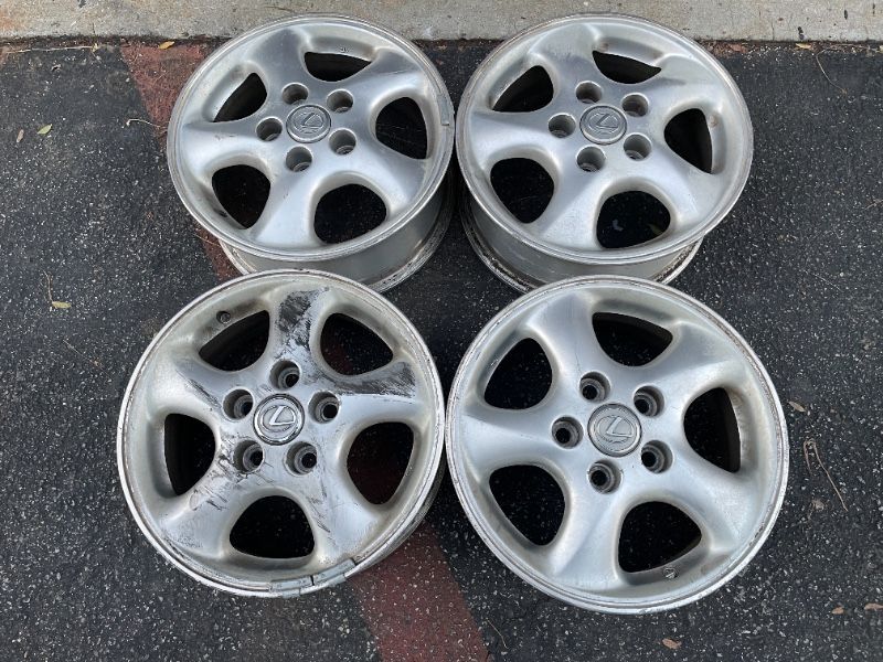 97-01 Lexus es300 Aluminum 15 inch wheels and caps. Fits toyota -T02588