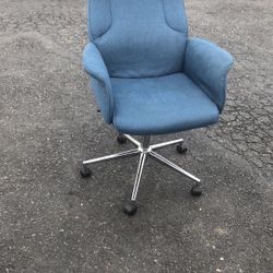 Strong adjustable office chair good condition