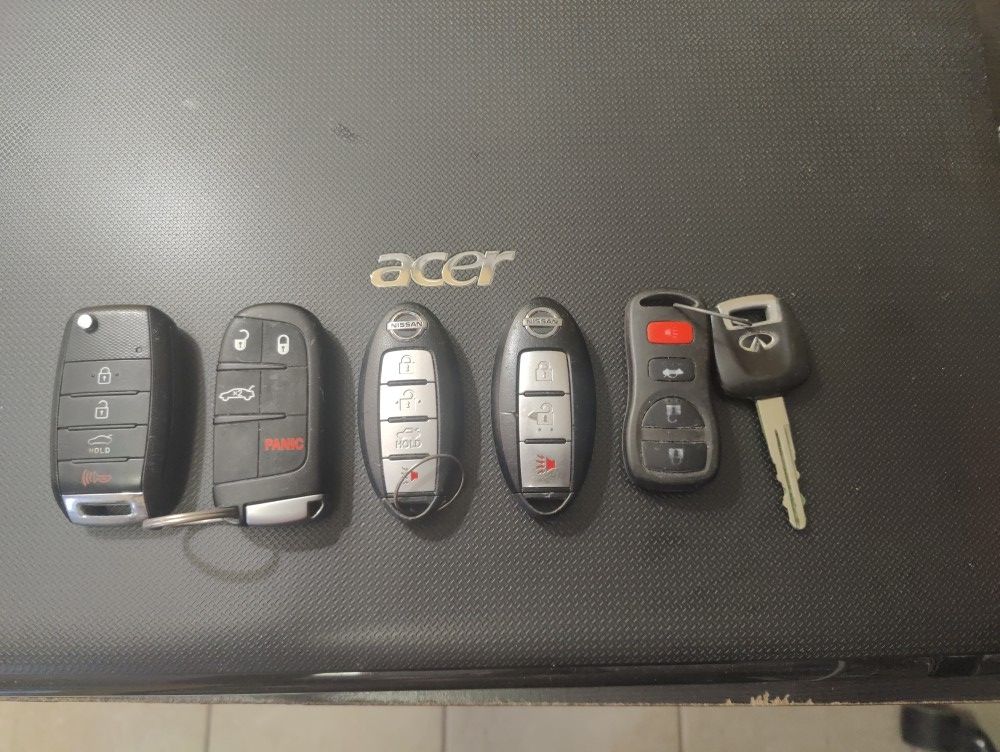 Bundle Of Key Fobs . Kia Nissan Chrysler Infiniti 